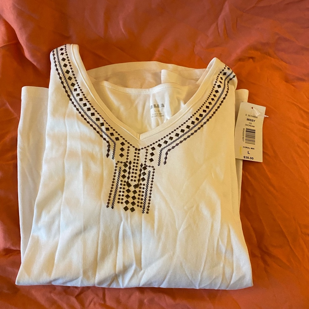 Embroidered V-Neck White Top with Black Geometric Detail long sleeves size L
